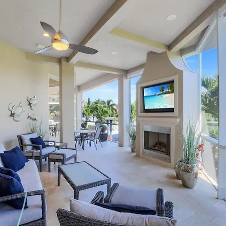 1231 Laurel Court Villa